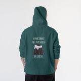 We Need A Hug Hoodie – Koyu Yeşil – model üzerinde arka görünüm