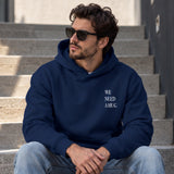 We Need A Hug Hoodie – Lacivert – model üzerinde ön görünüm