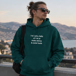 I’m Boring Baby Hoodie – Koyu Yeşil – model üzerinde ön görünüm