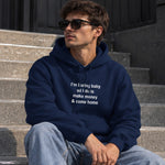 I’m Boring Baby Hoodie – Lacivert – model üzerinde ön görünüm