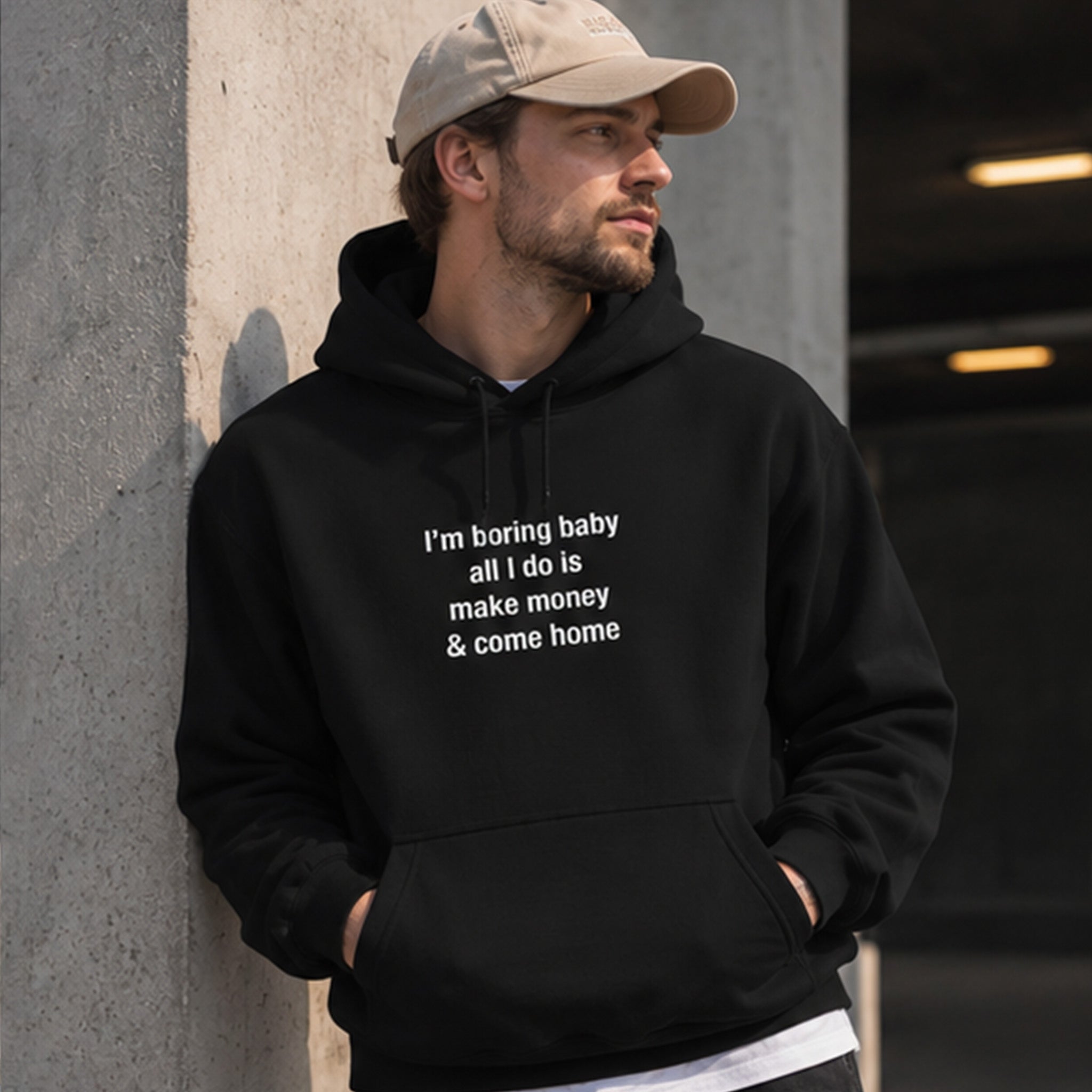 I’m Boring Baby Hoodie – Siyah – model üzerinde ön görünüm
