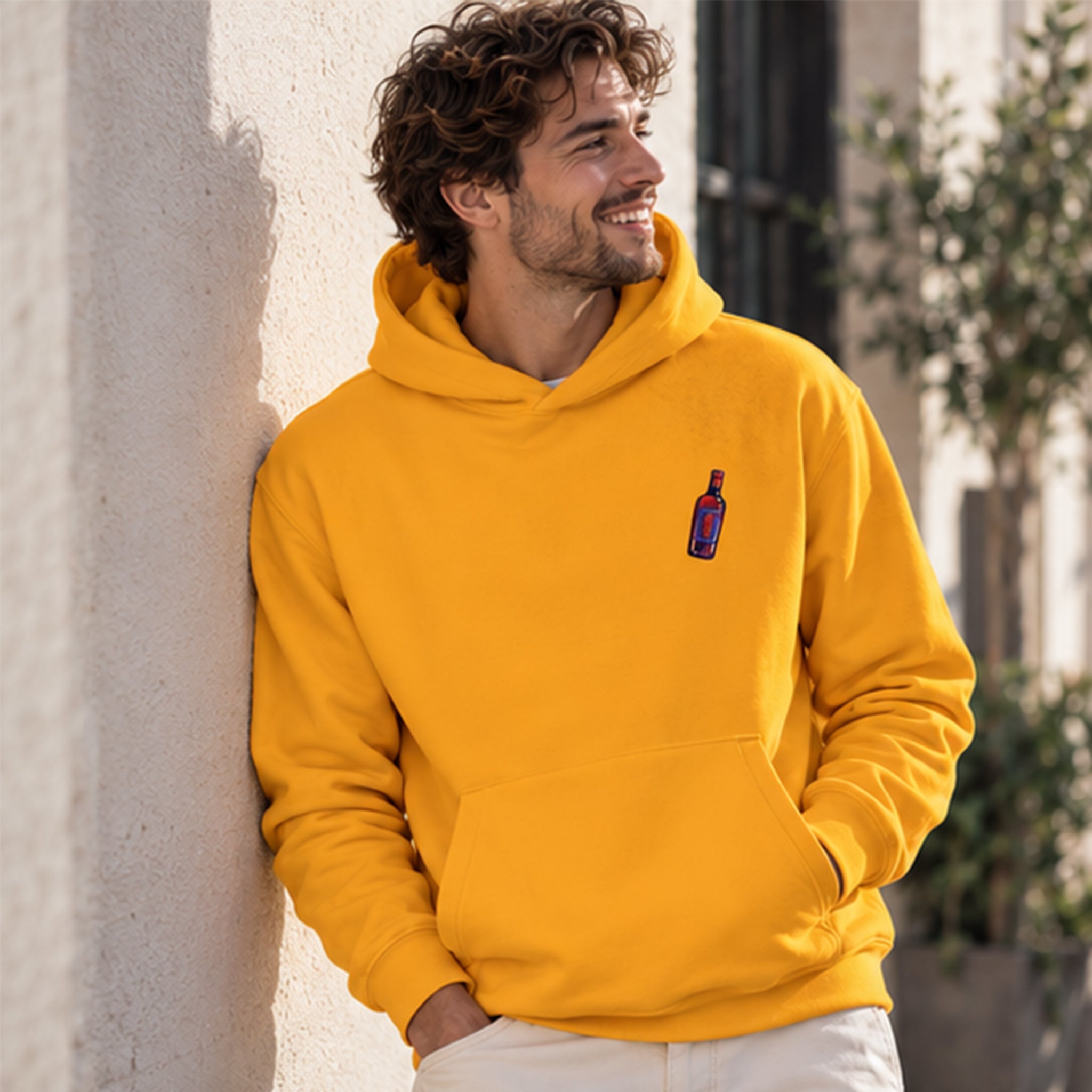 Pasta Sex Wine Hoodie – Turuncu – model üzerinde ön görünüm
