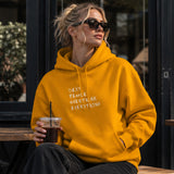 Sexy People Overthink Hoodie – Turuncu – model üzerinde ön görünüm