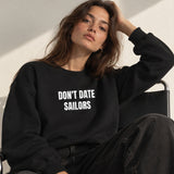 Sailor Oversize Sweatshirt – Siyah – model üzerinde ön görünüm
