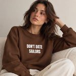 Sailor Oversize Sweatshirt – Kahverengi – model üzerinde ön görünüm