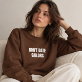 Sailor Oversize Sweatshirt – Kahverengi – model üzerinde ön görünüm