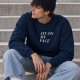Sit On My Face Oversize Sweatshirt – Lacivert – model üzerinde ön görünüm
