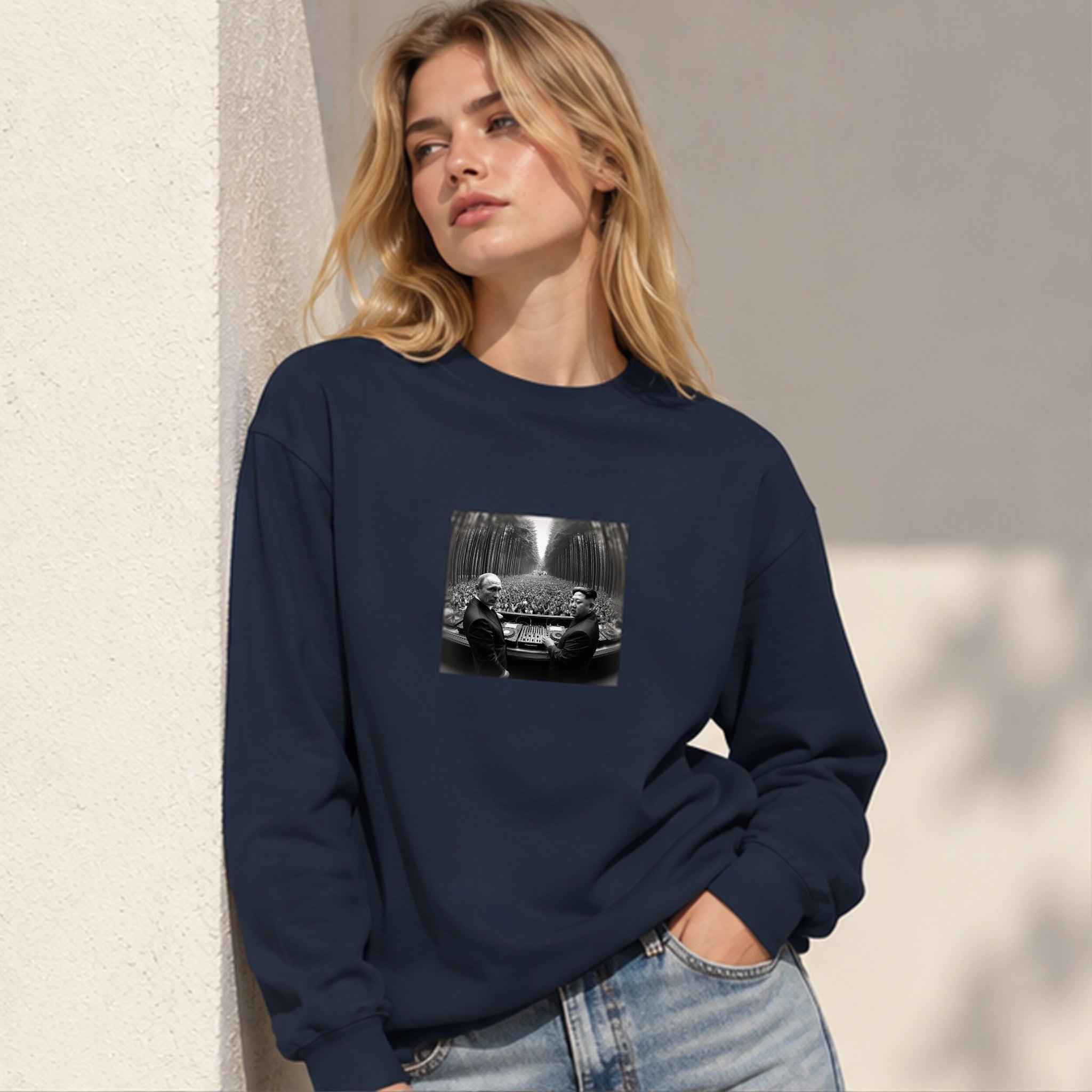 No Requests Oversize Sweatshirt – Lacivert – model üzerinde ön görünüm