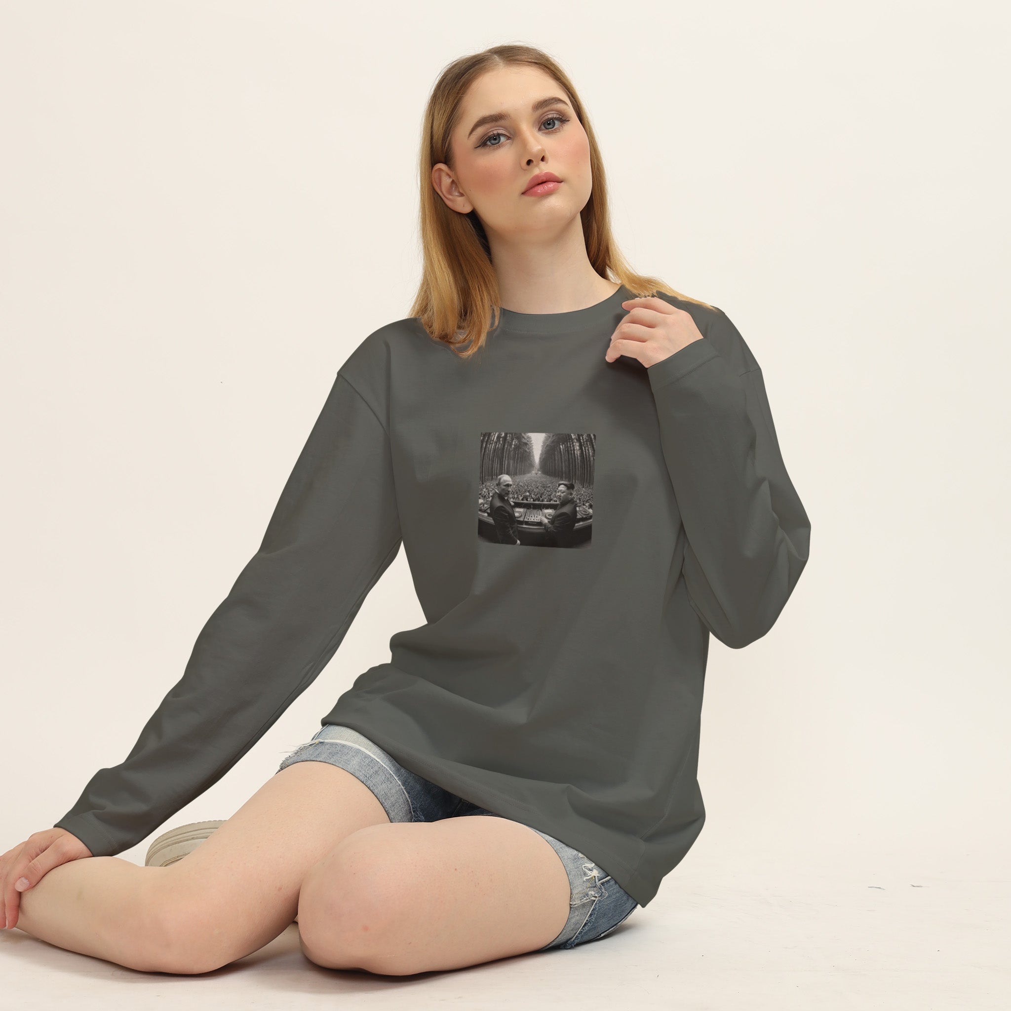 No Requests Oversize Sweatshirt – Antrasit – model üzerinde ön görünüm