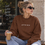 What The Fuck Is Tesla Oversize Sweatshirt – Kahverengi – model üzerinde ön görünüm