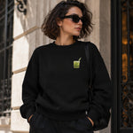 What The Fuck Is Kuzu Kulağı Oversize Sweatshirt – Siyah – model üzerinde ön görünüm