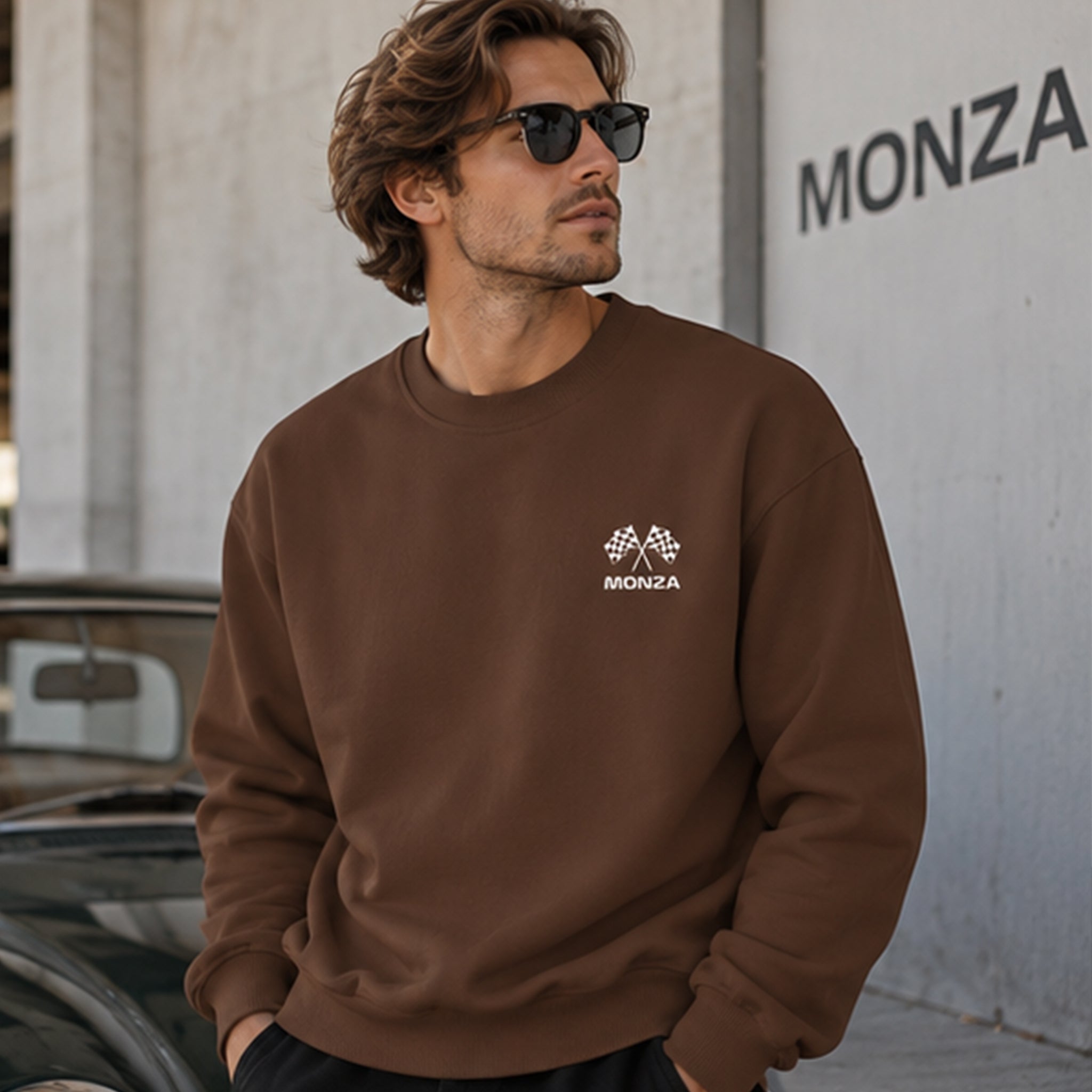 Monza Grand Prix Oversize Sweatshirt – Kahverengi – model üzerinde ön görünüm