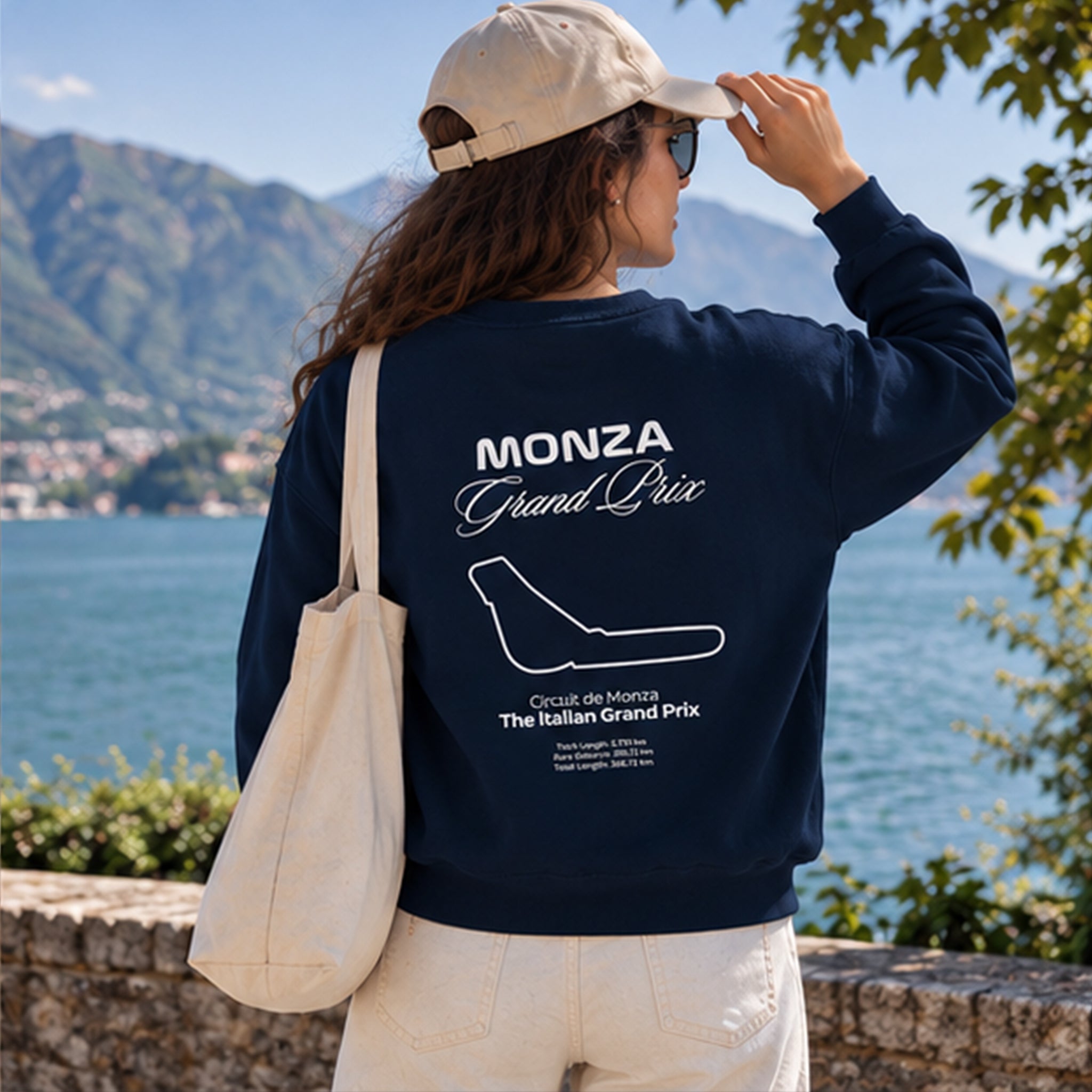 Monza Grand Prix Oversize Sweatshirt – Lacivert – model üzerinde arka görünüm