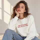 Face & Body Oversize Sweatshirt – Beyaz – model üzerinde ön görünüm