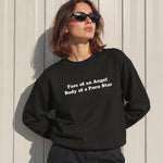 Face & Body Oversize Sweatshirt – Siyah – model üzerinde ön görünüm