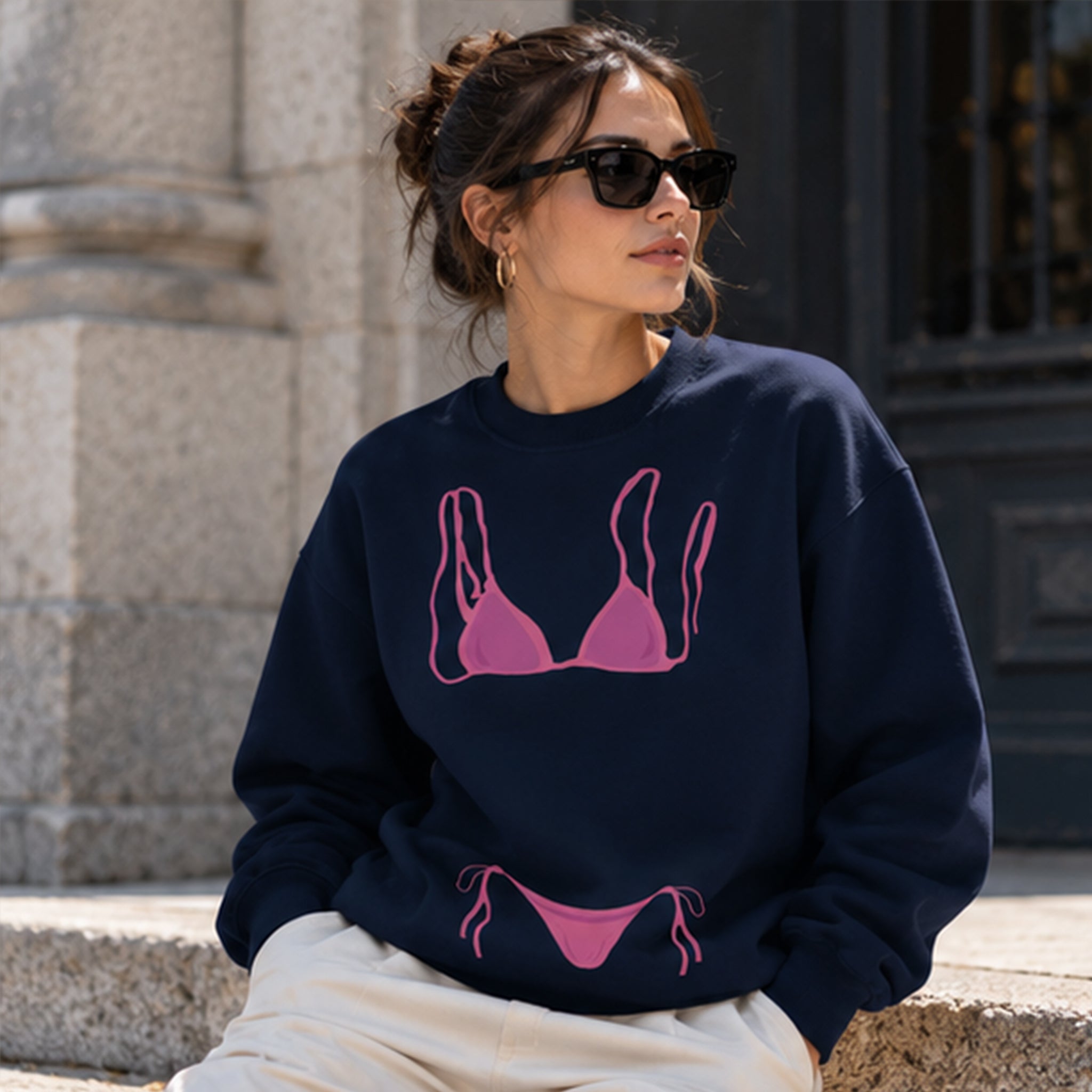 Pink Bikini Oversize Sweatshirt – Lacivert – model üzerinde ön görünüm
