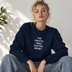 I Miss Is Extra Money Oversize Sweatshirt – Lacivert – model üzerinde ön görünüm
