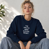 I Miss Is Extra Money Oversize Sweatshirt – Lacivert – model üzerinde ön görünüm