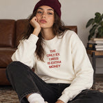 I Miss Is Extra Money Oversize Sweatshirt – Beyaz – model üzerinde ön görünüm