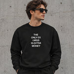 I Miss Is Extra Money Oversize Sweatshirt – Siyah – model üzerinde ön görünüm