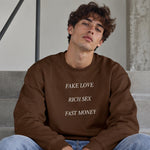 Fake Love Rich Sex Fast Money Oversize Sweatshirt – Kahverengi – model üzerinde ön görünüm