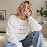 Fake Love Rich Sex Fast Money Oversize Sweatshirt – Beyaz – model üzerinde ön görünüm