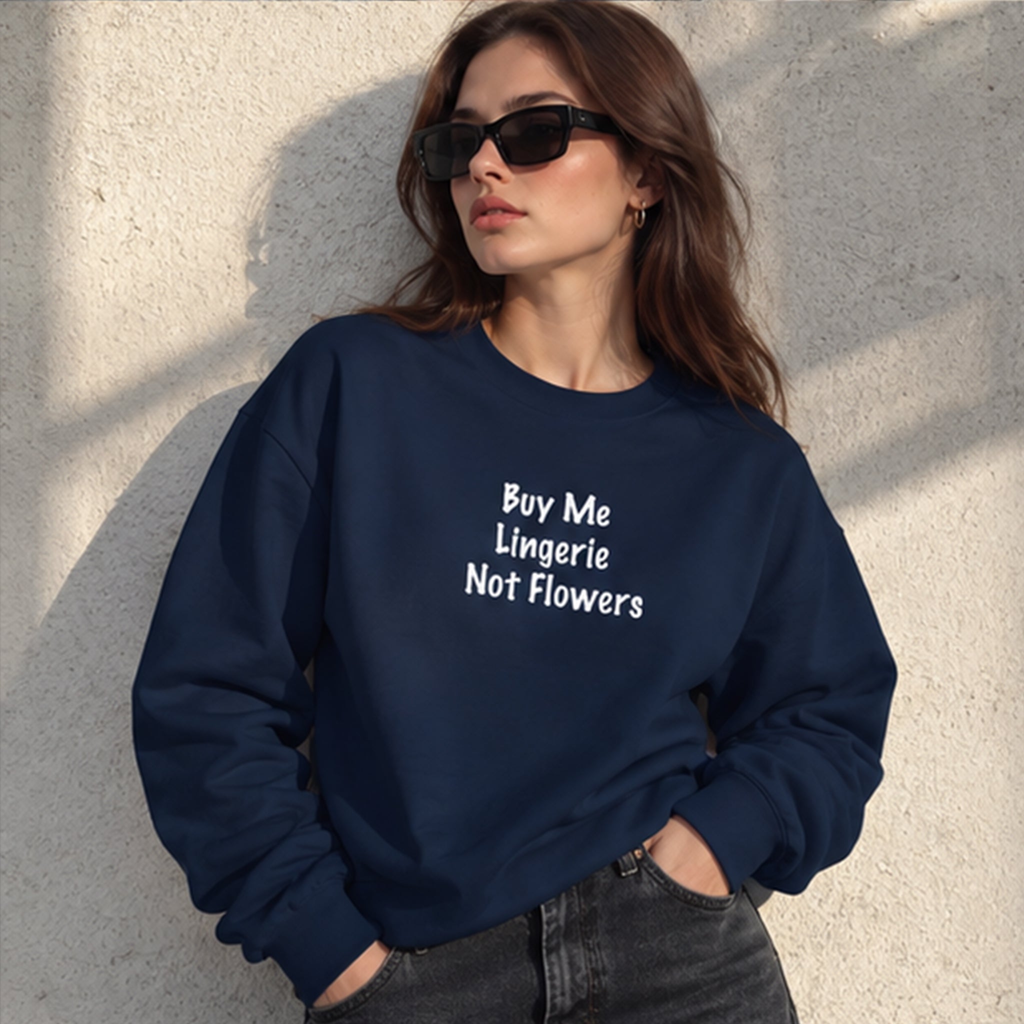 Buy Me Lingerie Oversize Sweatshirt – Lacivert – model üzerinde ön görünüm