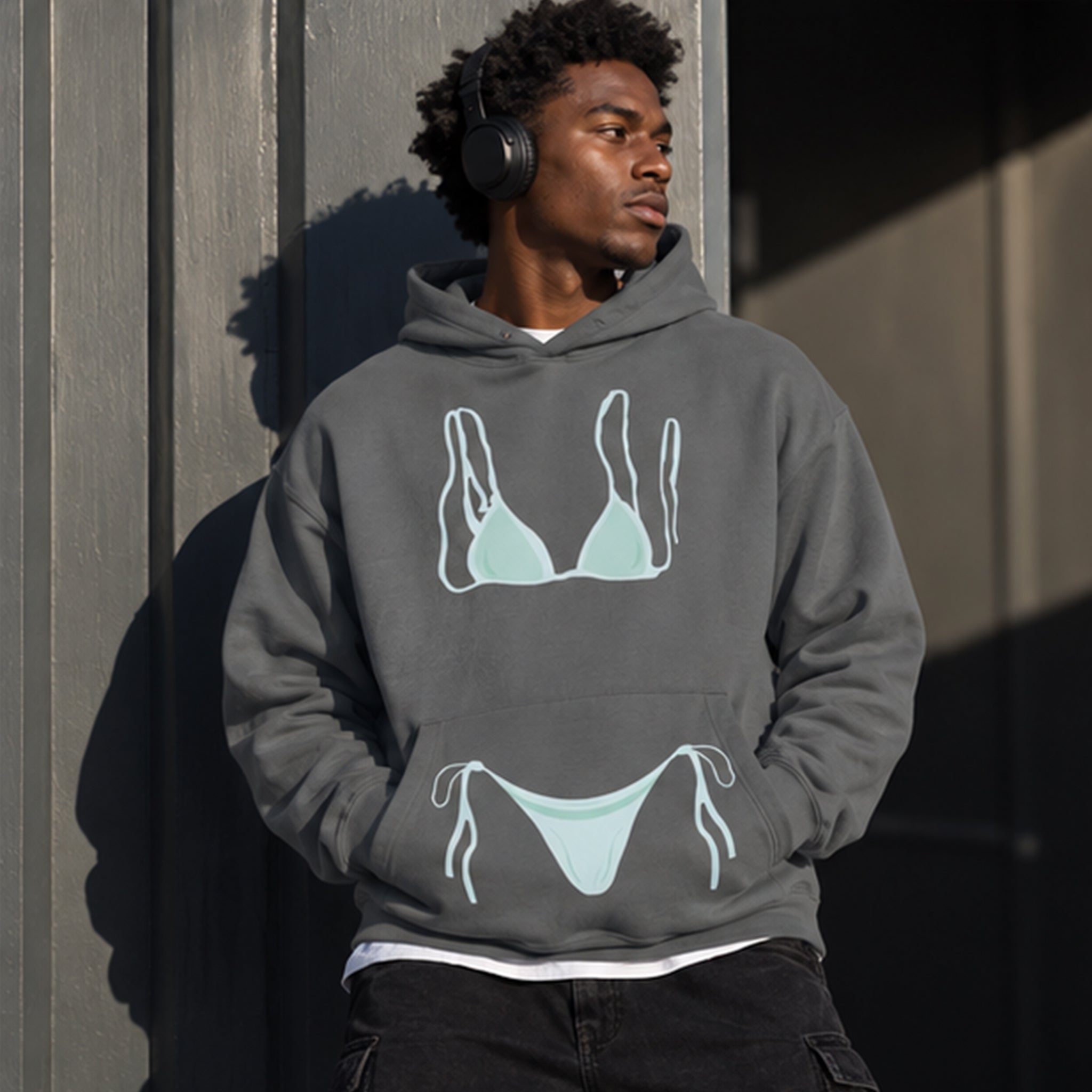 Blue Bikini Oversize Hoodie – Antrasit – model üzerinde ön görünüm