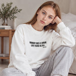 Nobody Dies A Virgin Life Fucks Us All Oversize Sweatshirt – Beyaz – model üzerinde ön görünüm
