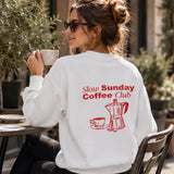 Slow Sunday Coffee Club Oversize Sweatshirt – Beyaz – model üzerinde arka görünüm
