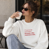 I Like Expensive Shit Oversize Sweatshirt – Beyaz – model üzerinde ön görünüm