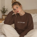 My Ex Is Gay Oversize Sweatshirt – Kahverengi – model üzerinde ön görünüm