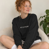 My Ex Is Gay Oversize Sweatshirt – Siyah – model üzerinde ön görünüm