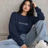 My Ex Is Gay Oversize Sweatshirt – Lacivert – model üzerinde ön görünüm