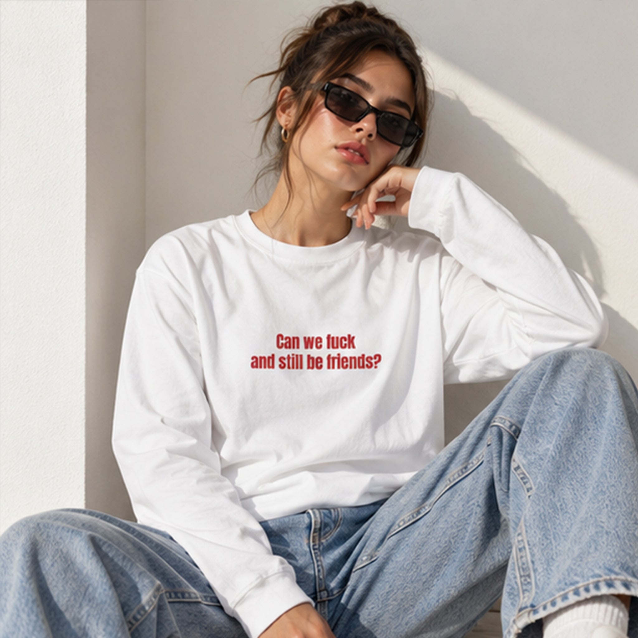 Can We Fuck Oversize Sweatshirt – Beyaz – model üzerinde ön görünüm