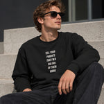 Tell Your Parents Oversize Sweatshirt – Siyah – model üzerinde ön görünüm