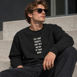 Tell Your Parents Oversize Sweatshirt – Siyah – model üzerinde ön görünüm