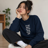 Tell Your Parents Oversize Sweatshirt – Lacivert – model üzerinde ön görünüm