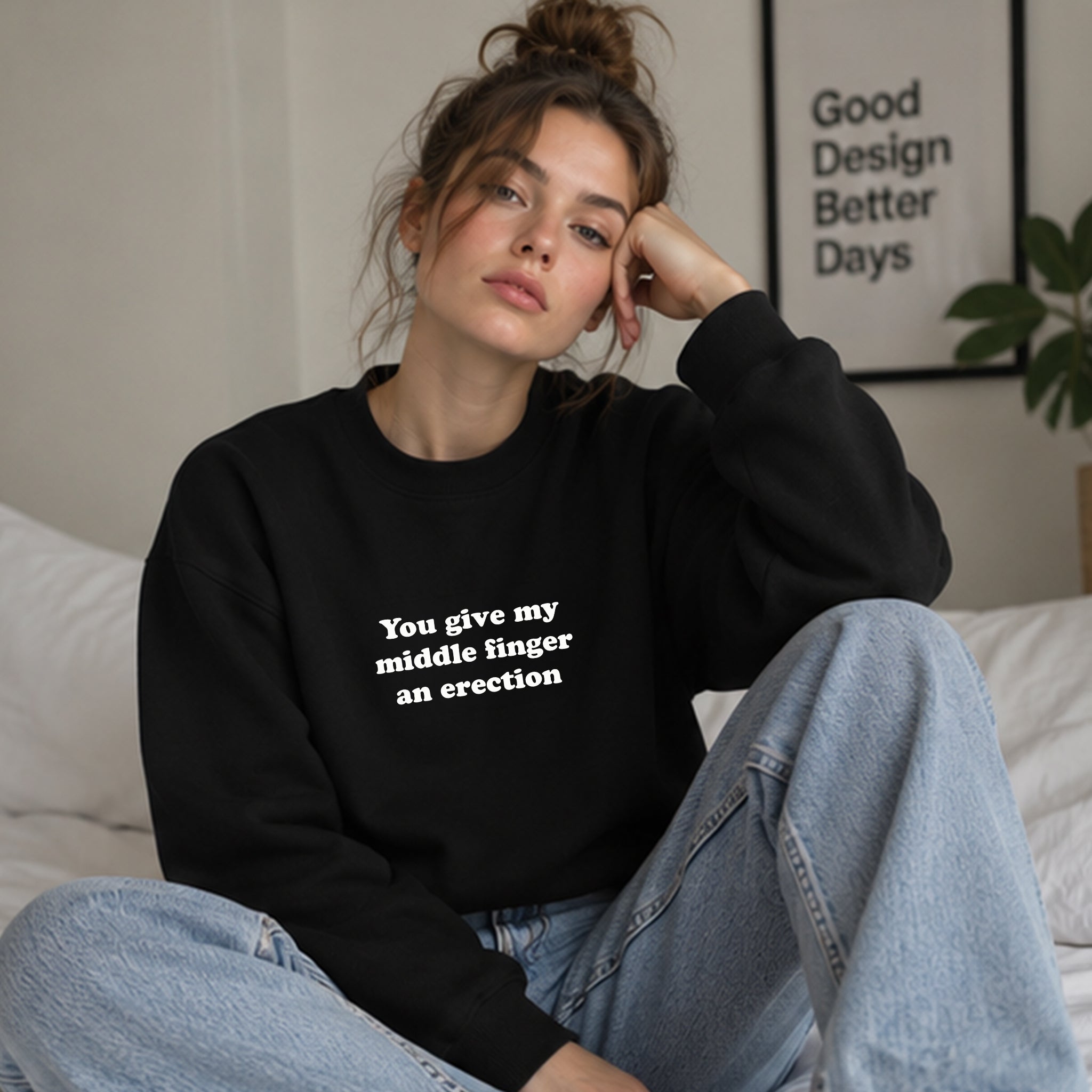 Give My Middle Finger Oversize Sweatshirt – Siyah – model üzerinde ön görünüm