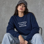 I'm Not Flirting Oversize Sweatshirt – Lacivert – model üzerinde ön görünüm