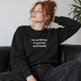 I'm Not Flirting Oversize Sweatshirt – Siyah – model üzerinde ön görünüm