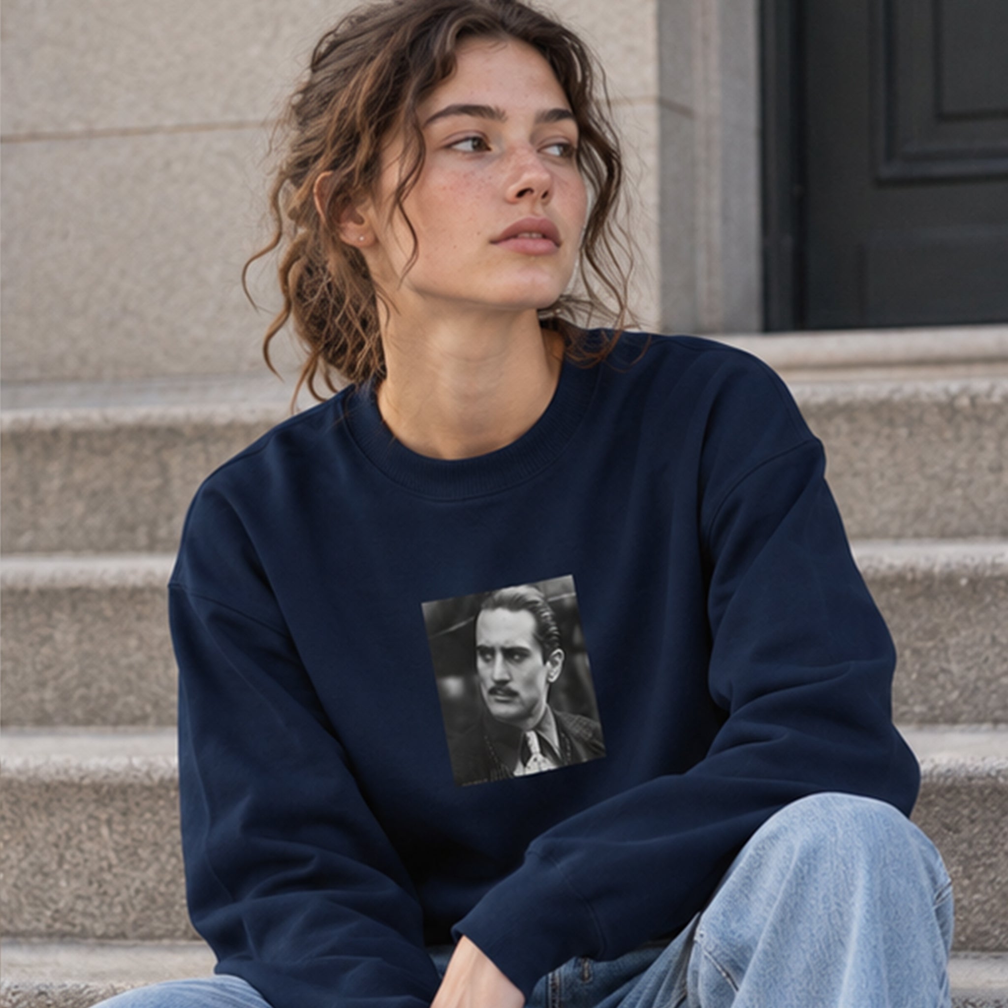 Vito Corleone Oversize Sweatshirt – Lacivert – model üzerinde ön görünüm