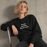 Boobs Loading Please Wait Oversize Sweatshirt – Siyah – model üzerinde ön görünüm