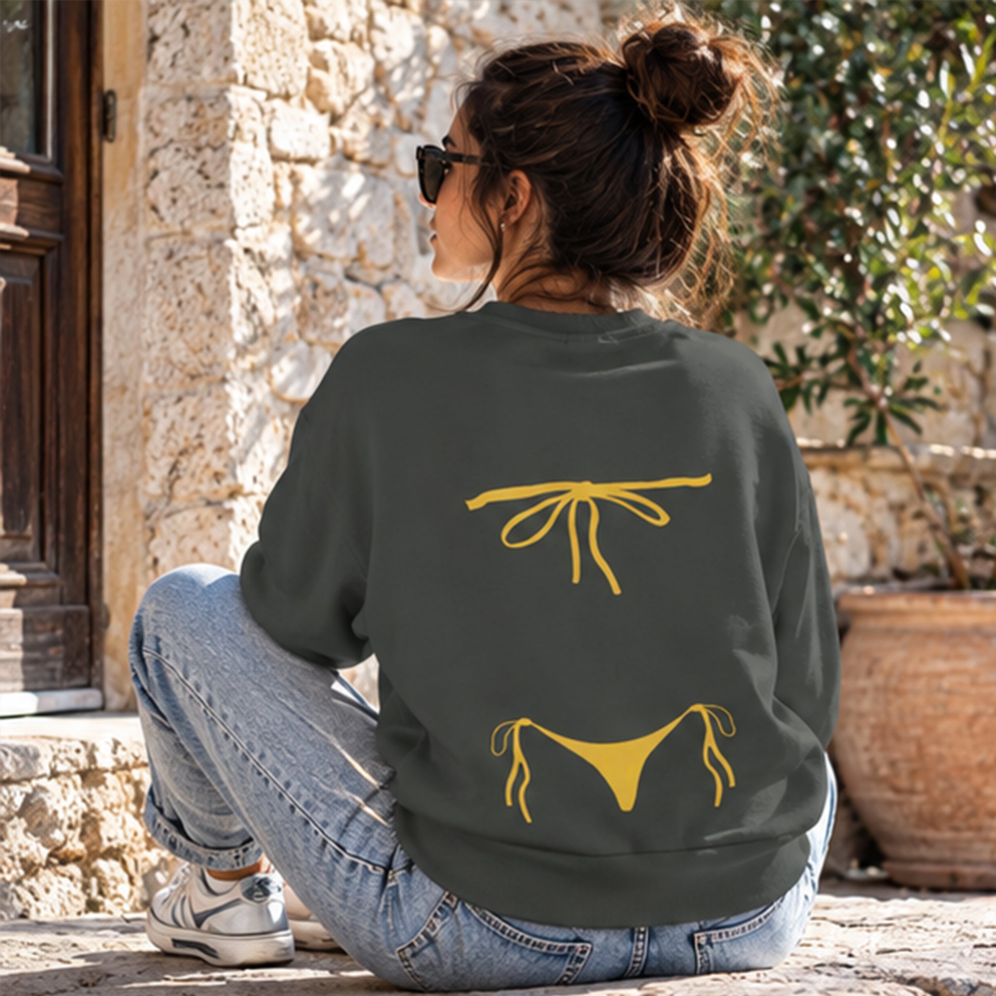 Yellow Bikini Oversize Sweatshirt – Antrasit – model üzerinde arka görünüm