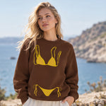 Yellow Bikini Oversize Sweatshirt – Kahverengi – model üzerinde ön görünüm