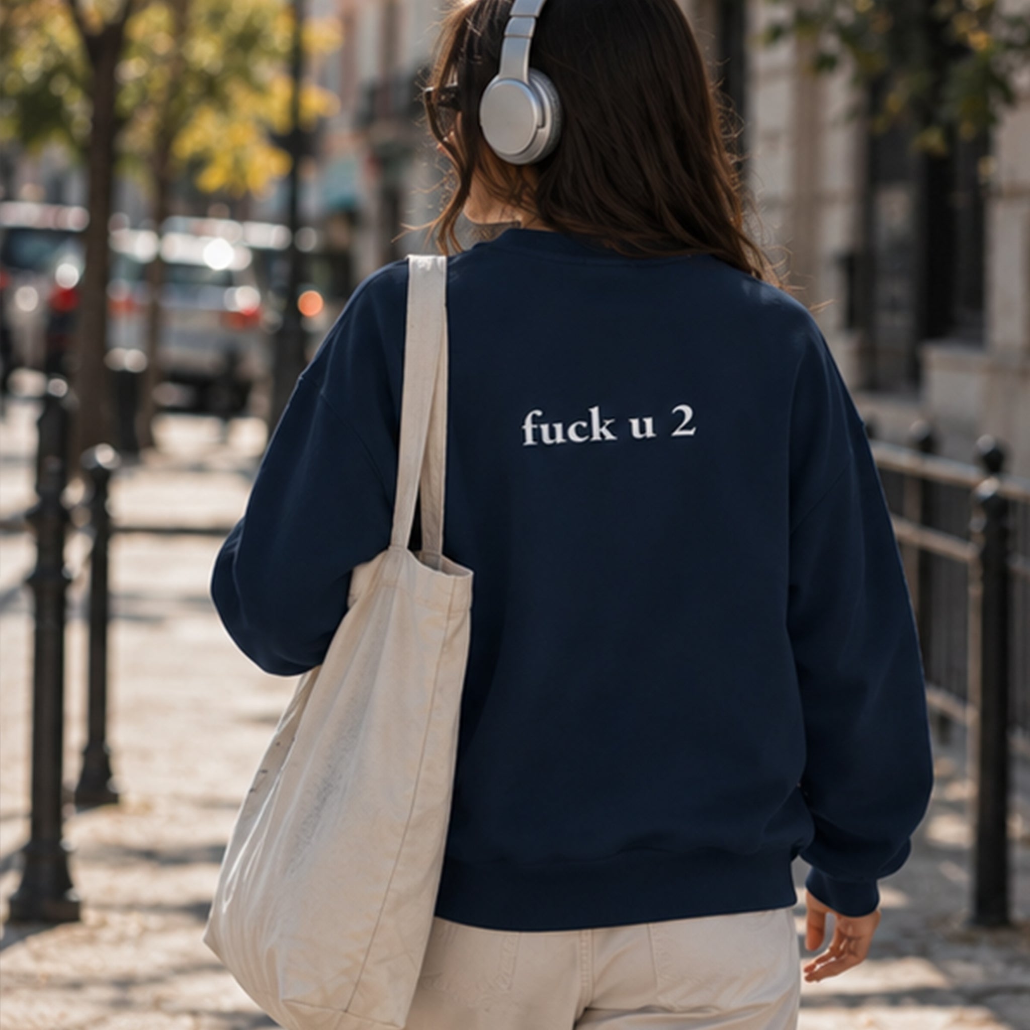 FUCK U Oversize Sweatshirt – Lacivert – model üzerinde arka görünüm