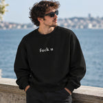 FUCK U Oversize Sweatshirt – Siyah – model üzerinde ön görünüm