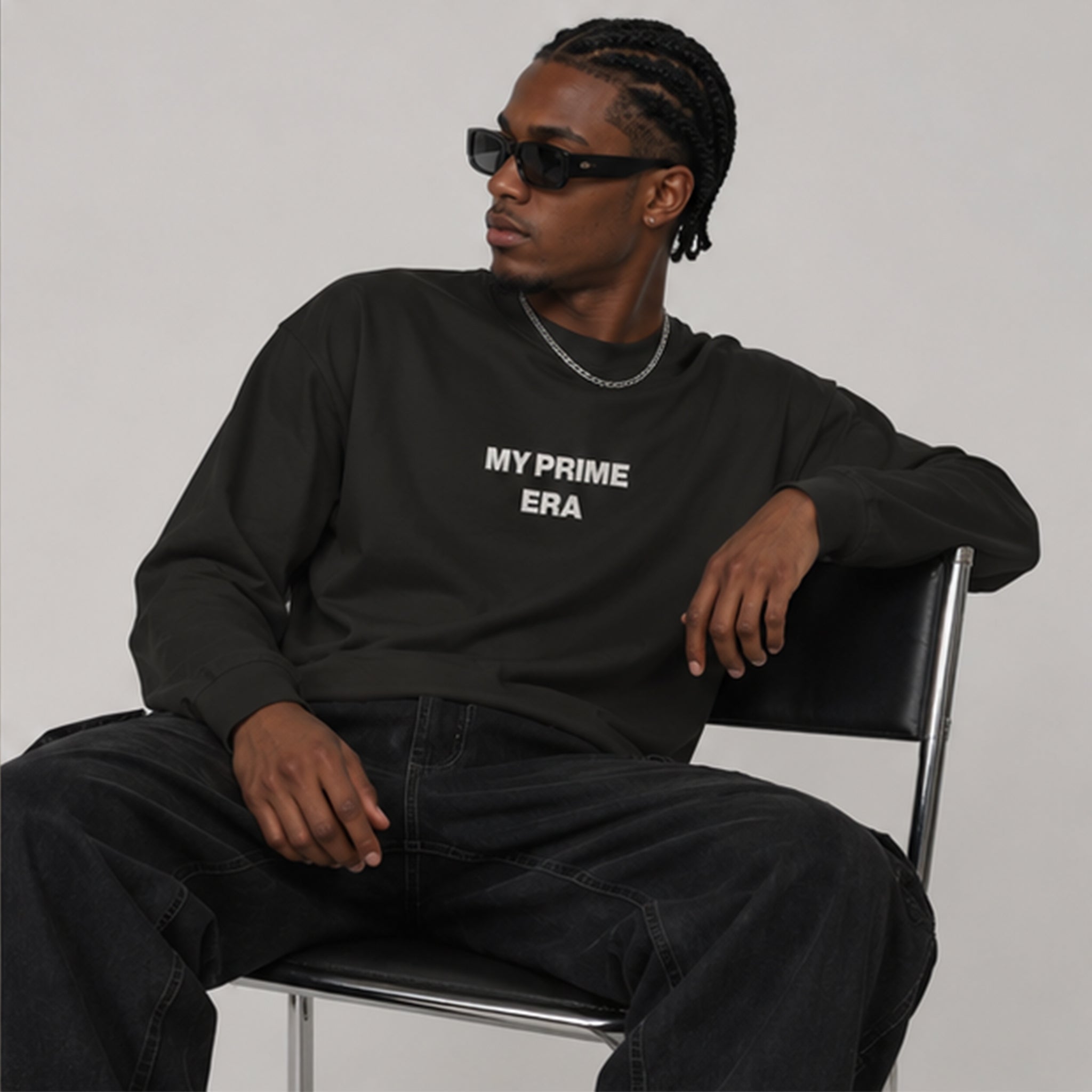 My Prime Era Oversize Sweatshirt – Siyah – model üzerinde ön görünüm