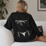 White Bikini Oversize Sweatshirt – Siyah – model üzerinde arka görünüm