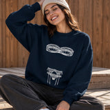 Unshell Me Oversize Sweatshirt – Lacivert – model üzerinde ön görünüm